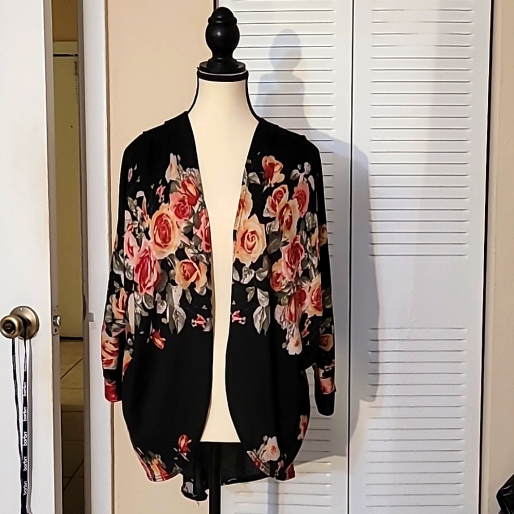 Mauve brand Size Women's M Black & Floral Cardigan